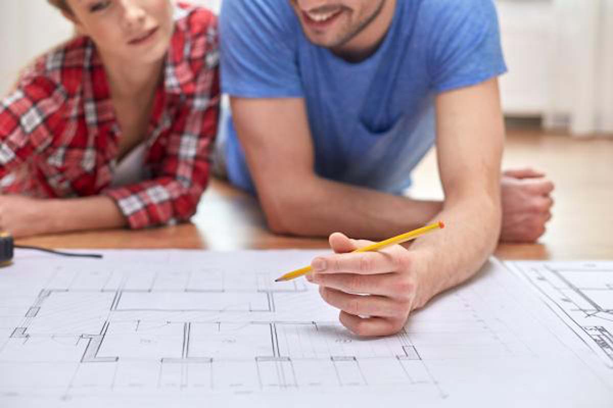 couple-looking-at-house-plans