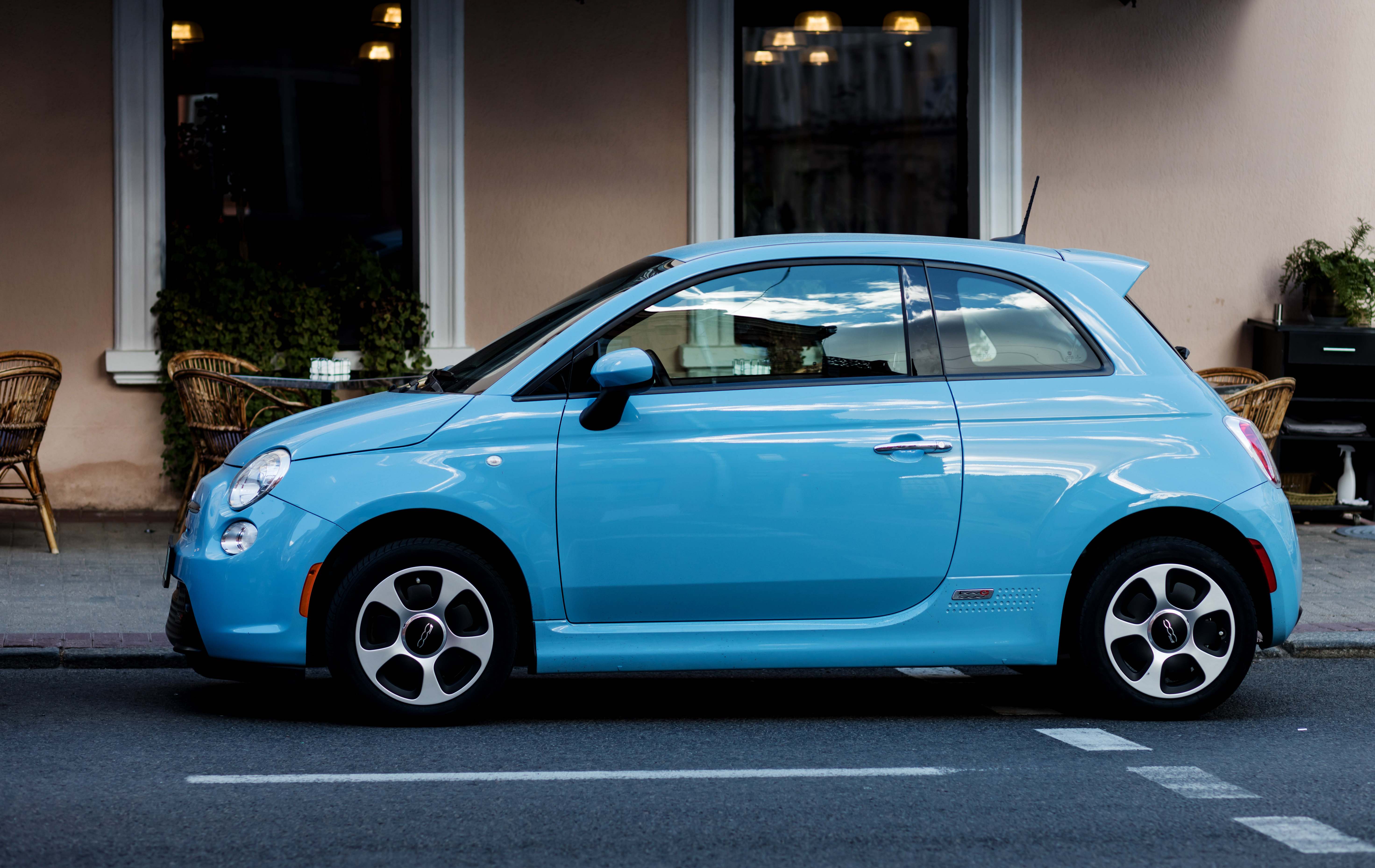 Image of a blue Fiat 500