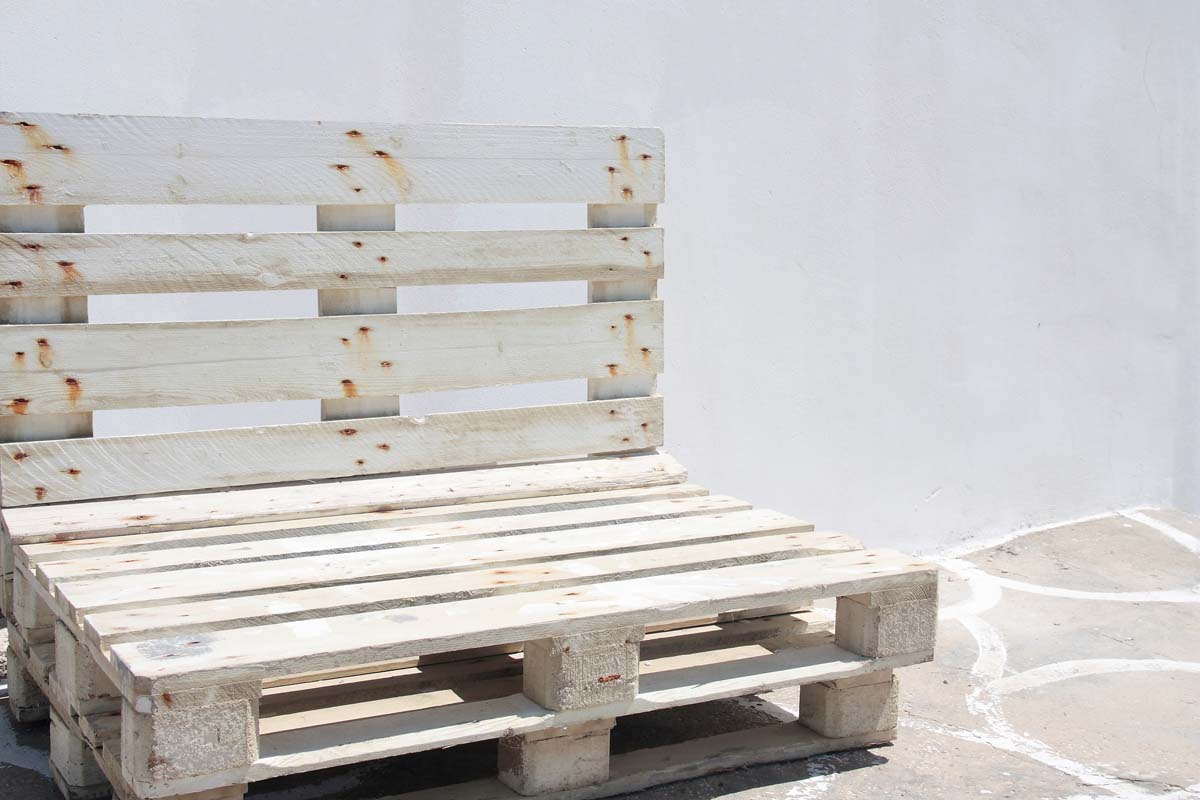 chair-made-from-pallets