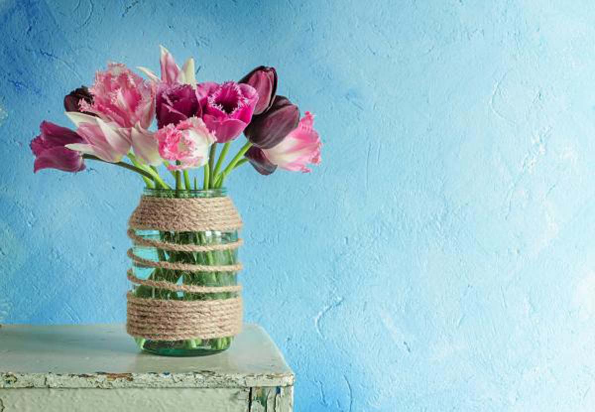 flowers-in-an-upcycled-jar