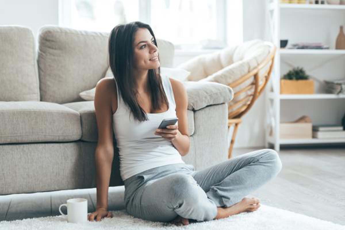 woman-using-her-phone