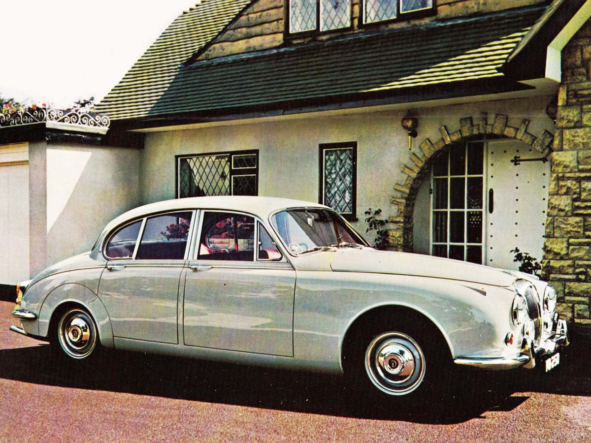 Daimler-V8-250