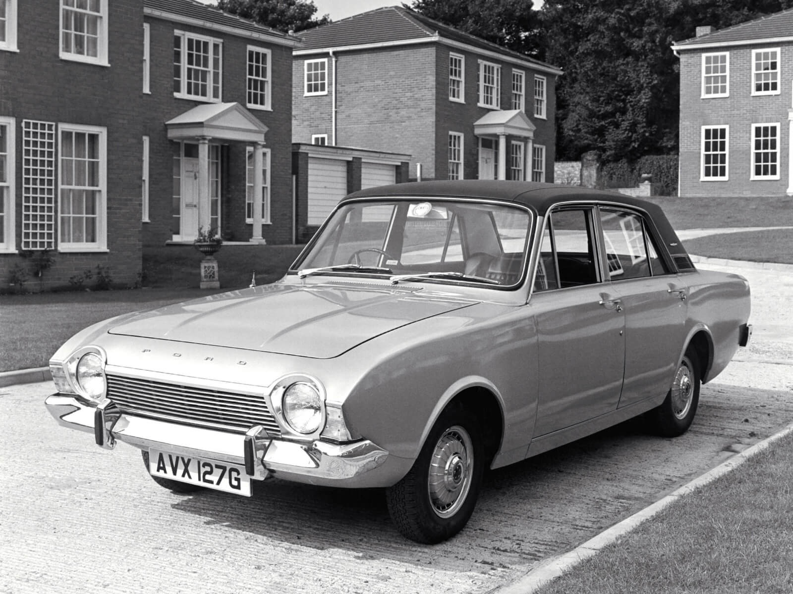 Ford Corsair 2000E
