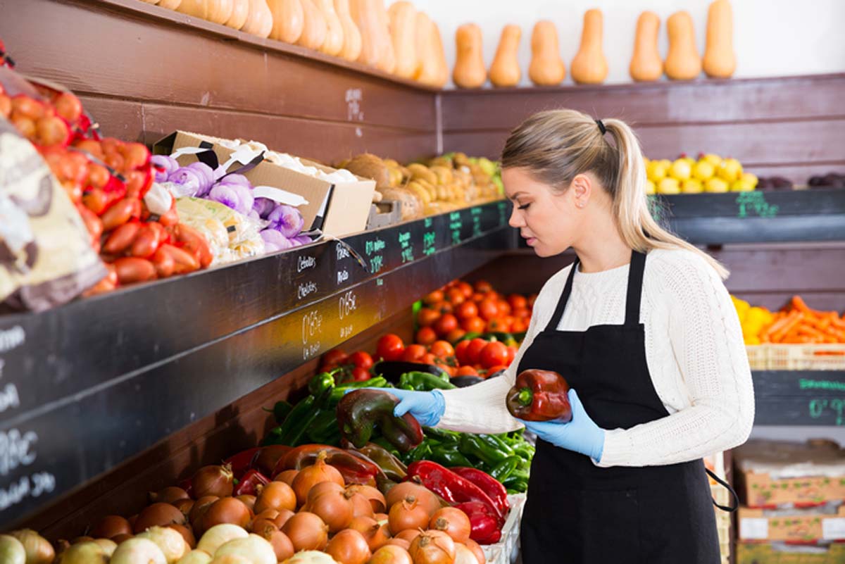 supermarket staff