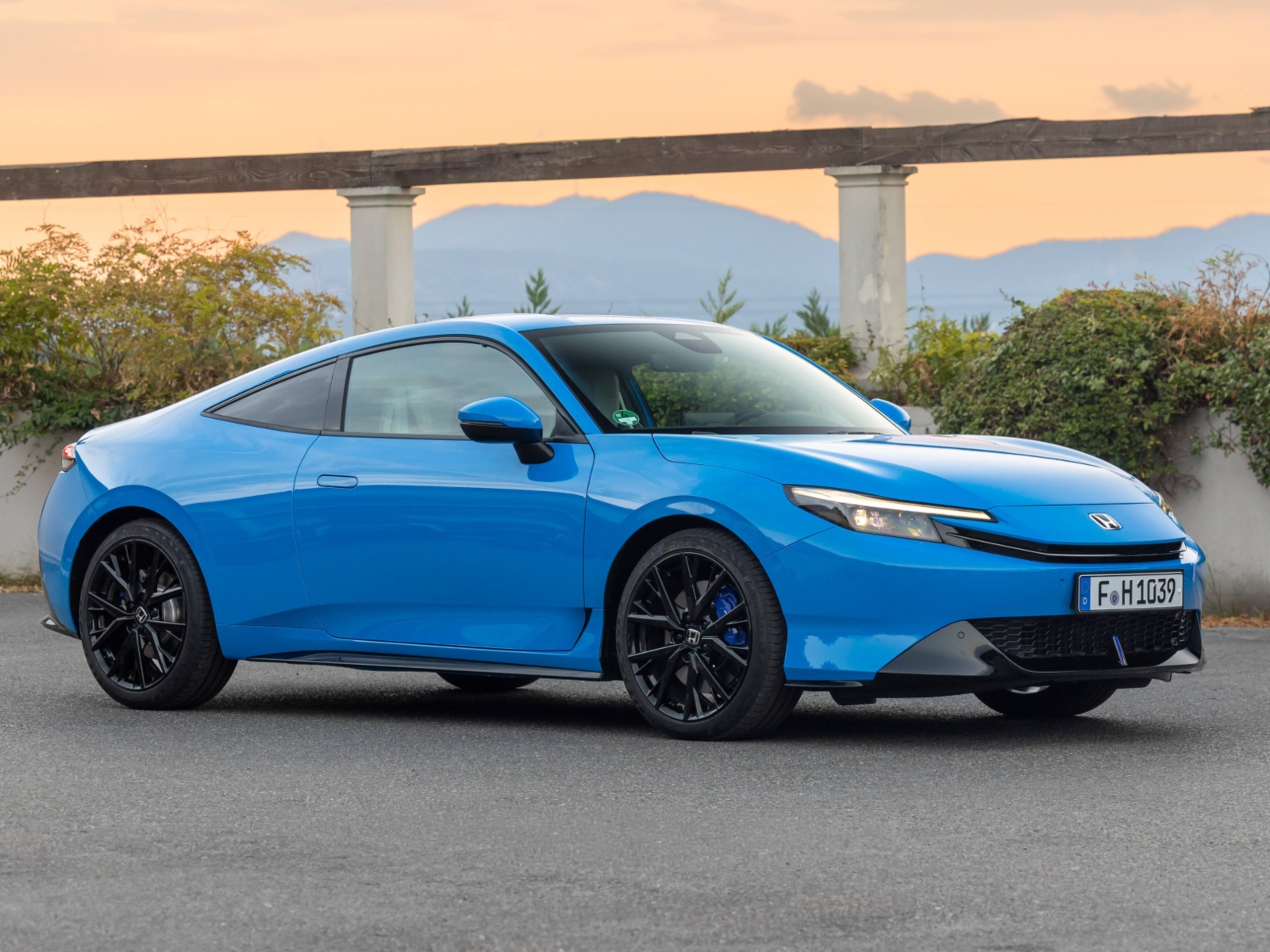 A blue Honda Prelude car parked