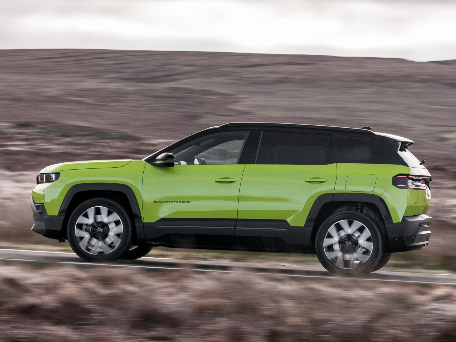 A green Jeep compass car