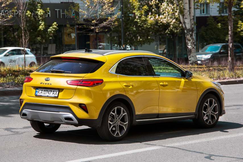 Image of a yellow Kia XCeed