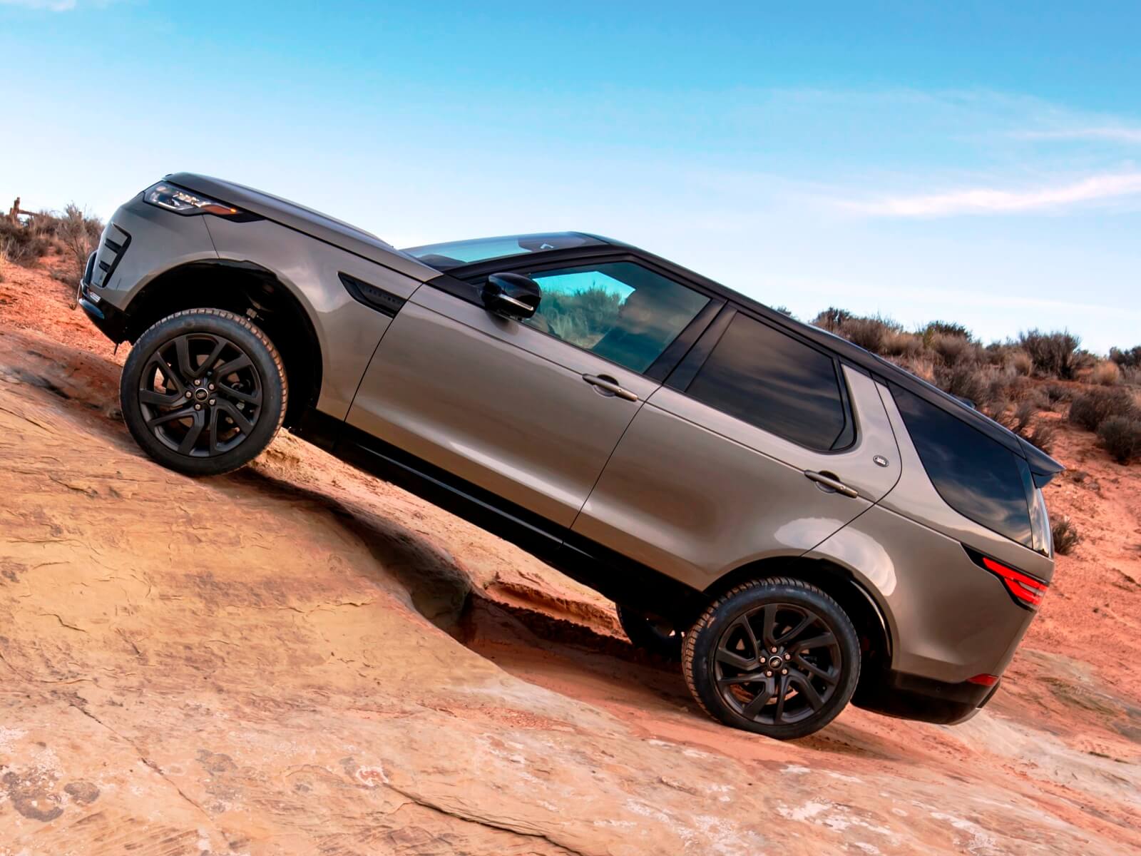 An off-road Landrover Discovery with four wheel drive