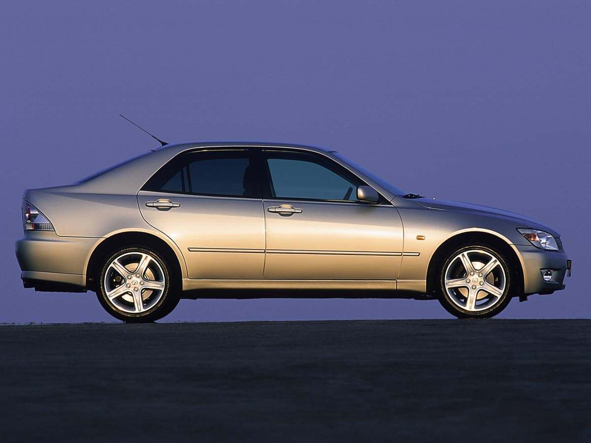 Lexus-IS-200