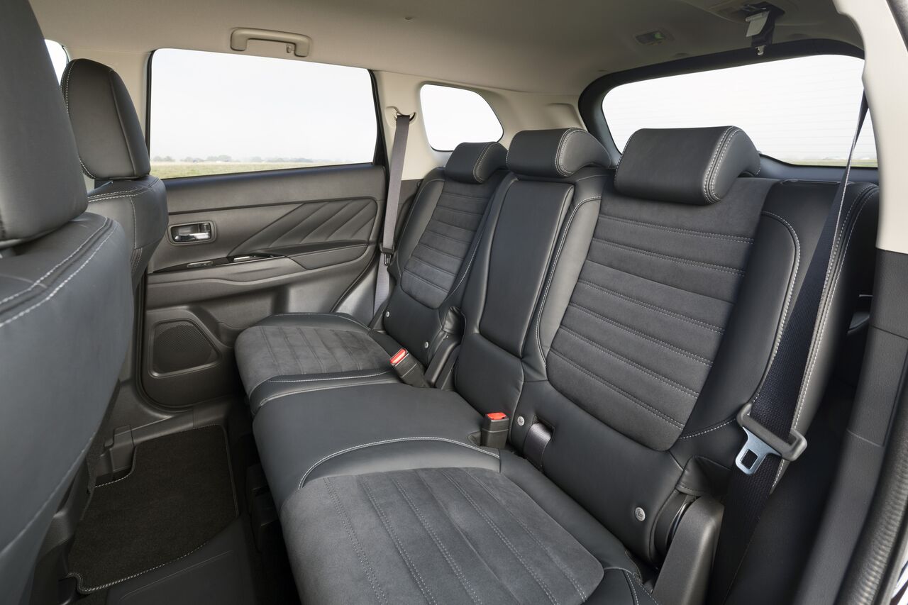 mitsubishi-outlander-back-seat