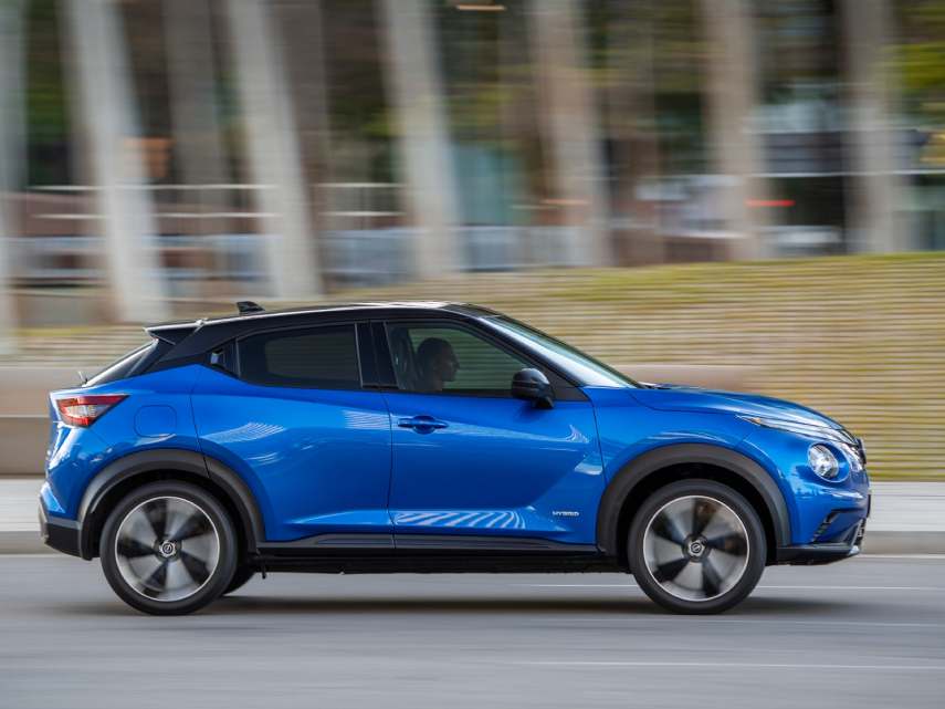 Image of a blue Nissan Juke Hybrid