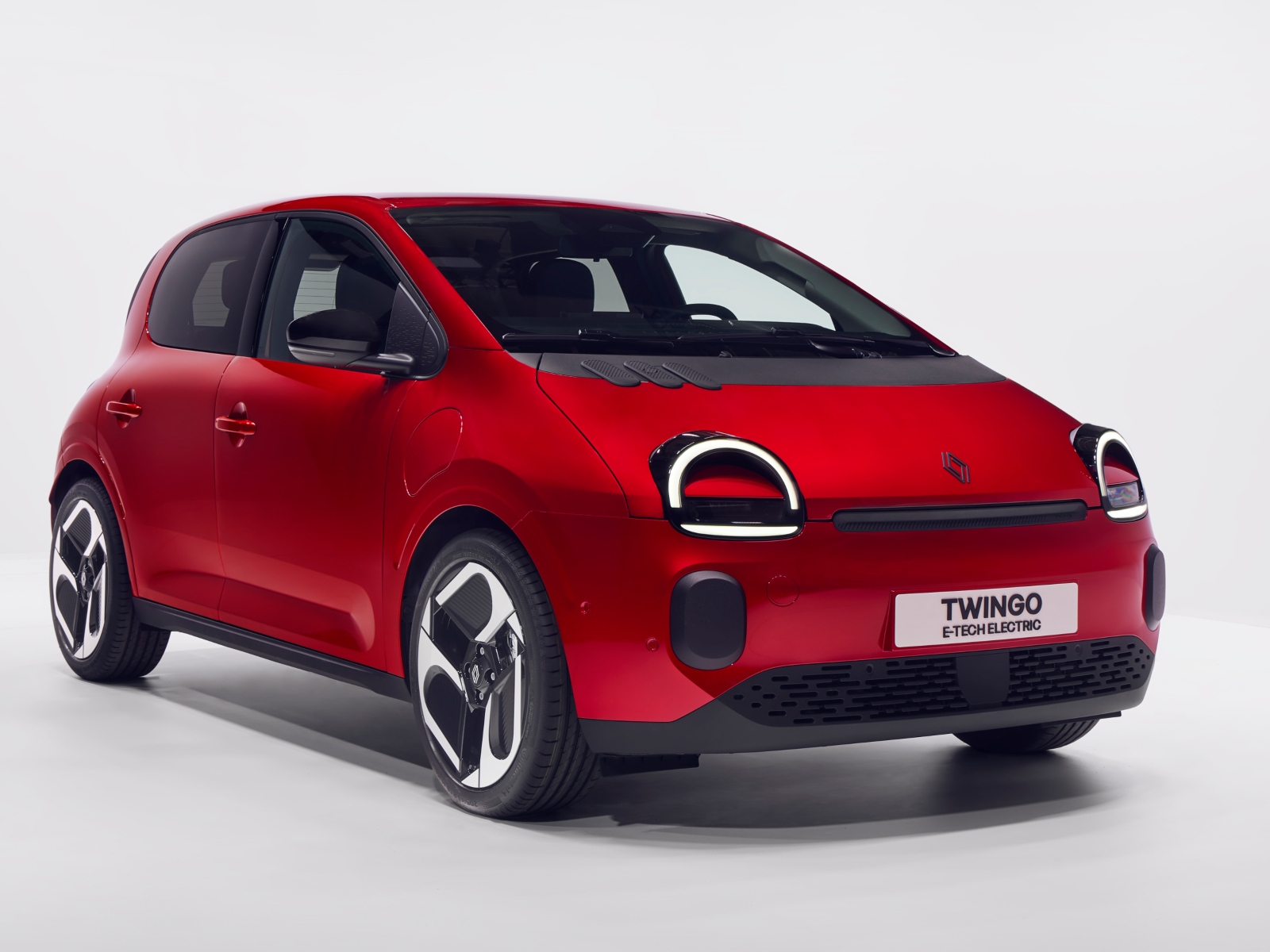 A red Twingo E-tech Electric car