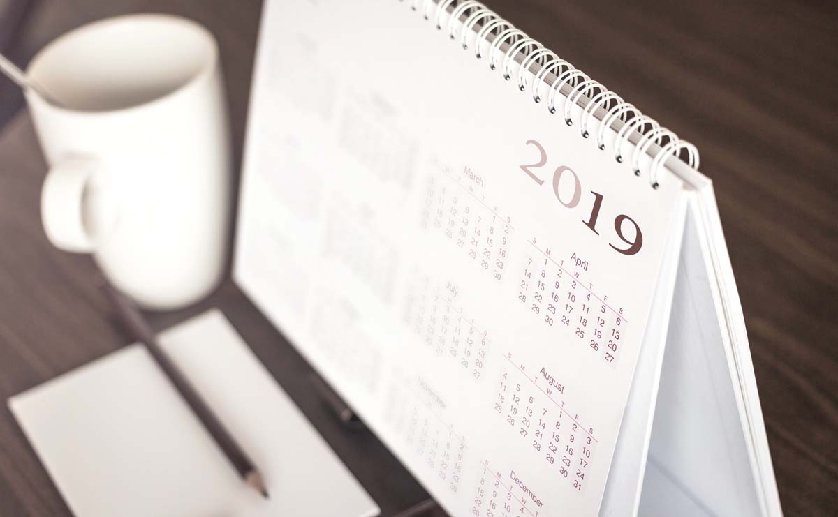 calendar-and-mug-on-a-desk