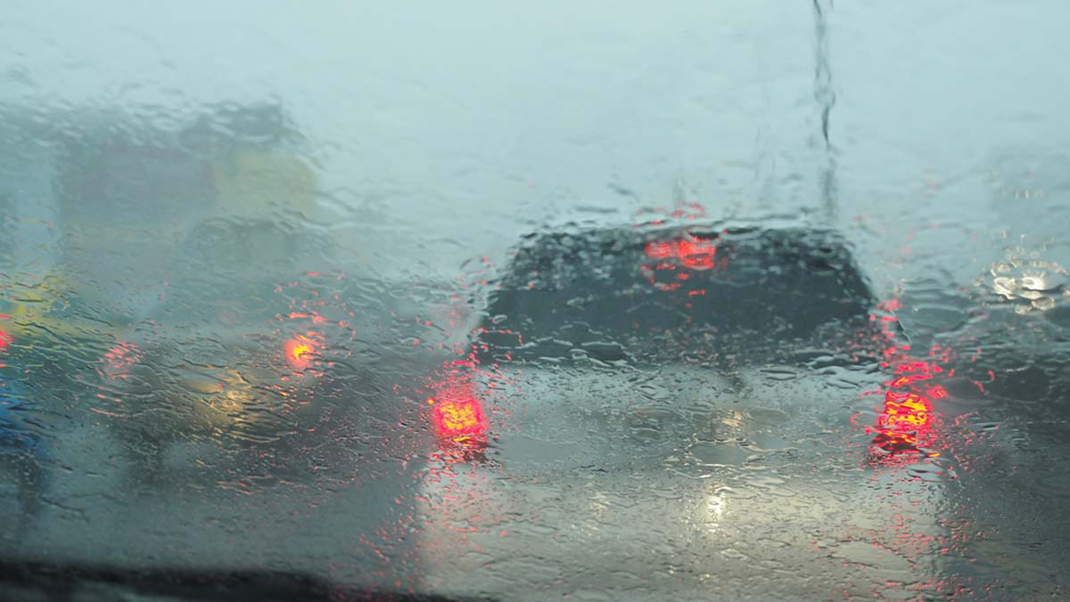 cars-on-the-road-in-heavy-rain