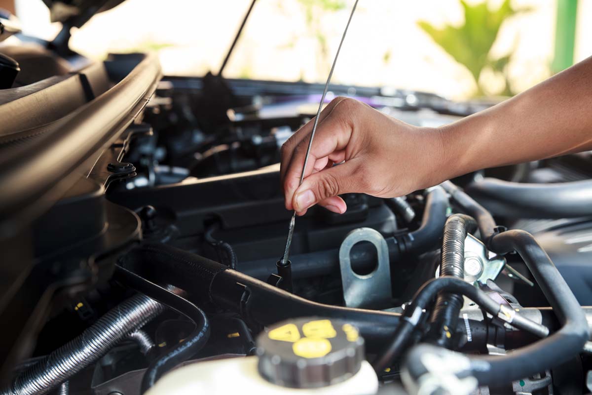 checking-car-engine-oil