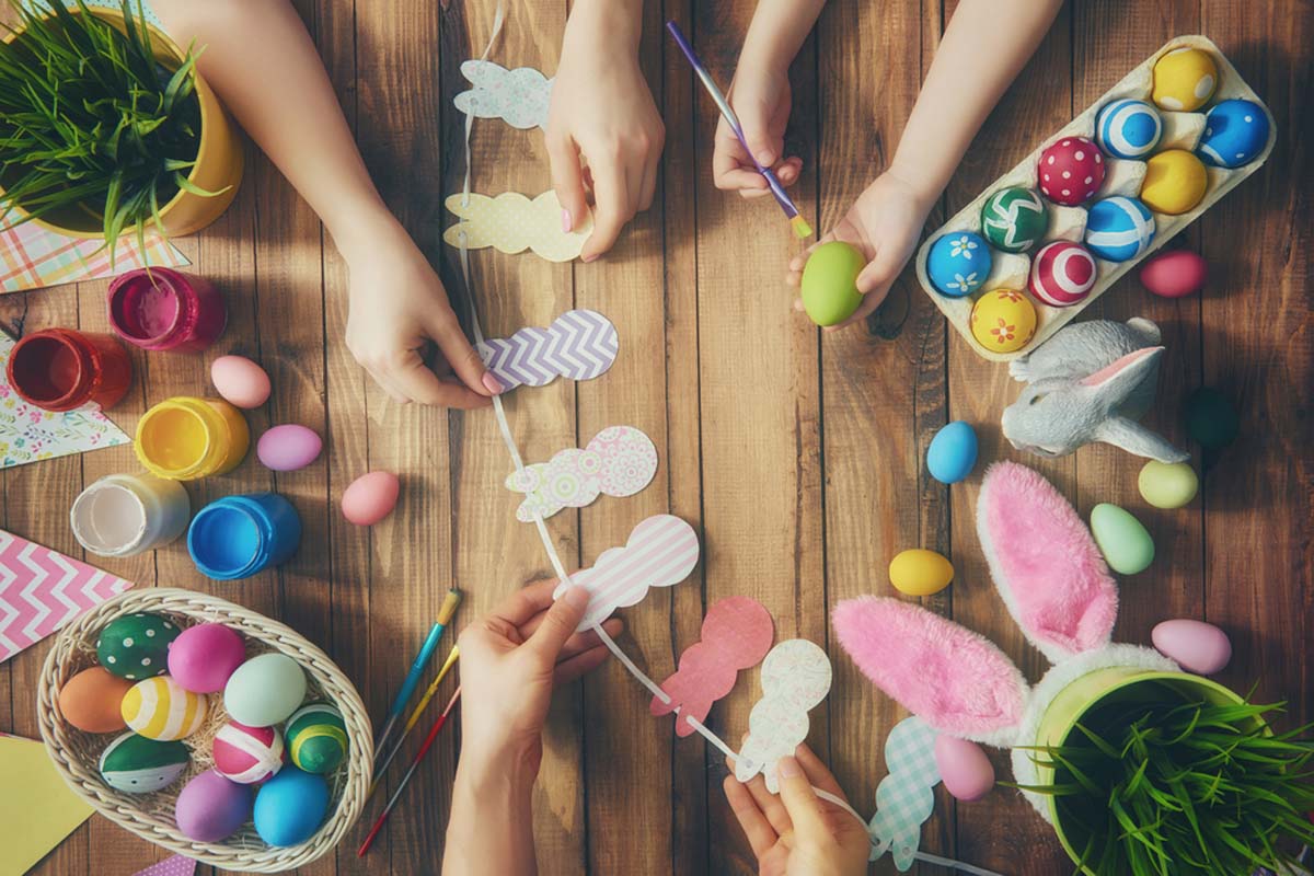 children-making-easter-eggs