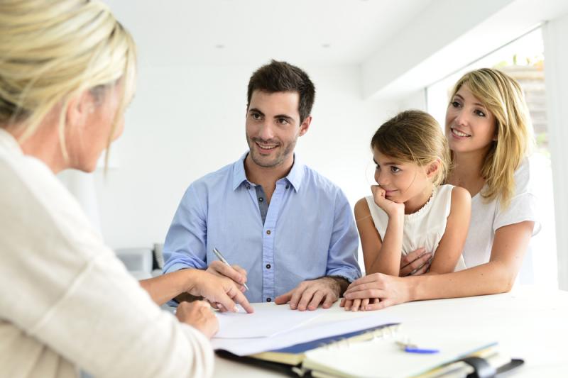 family-meeting-a-financial-adviser