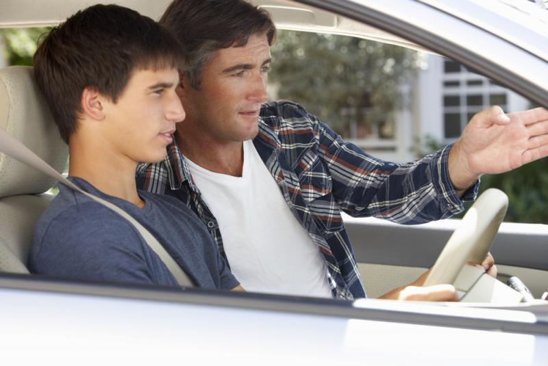 learner-driver-with-their-parent-supervising