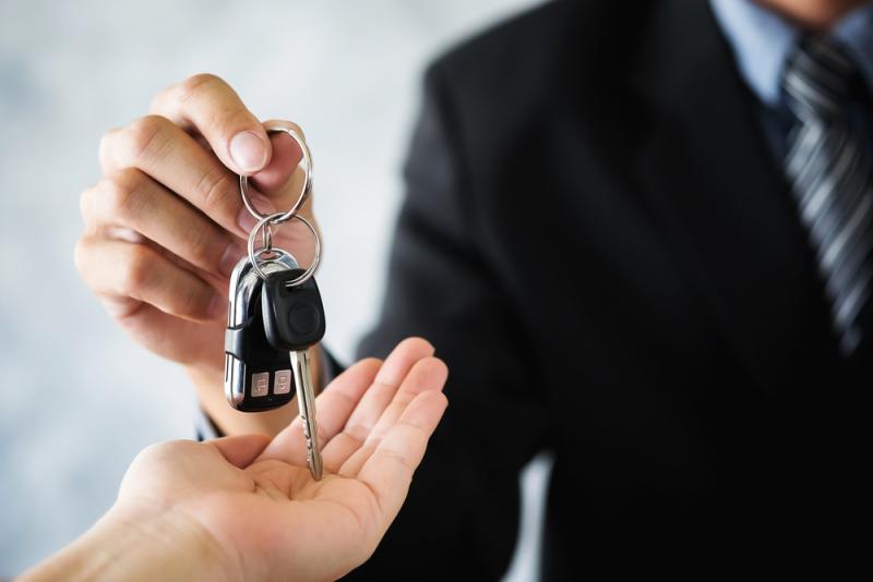 car-salesman-handing-over-new-car-keys