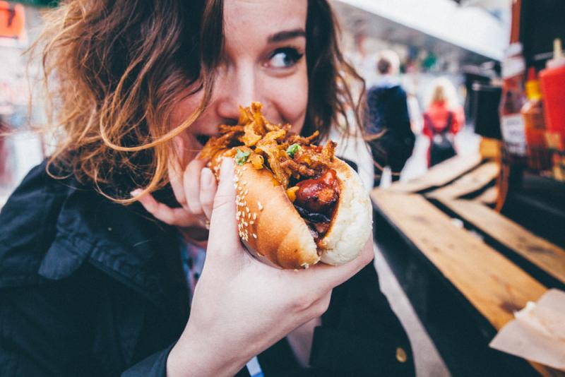 How-to-find-the-best-food-and-drink-while-you-travel