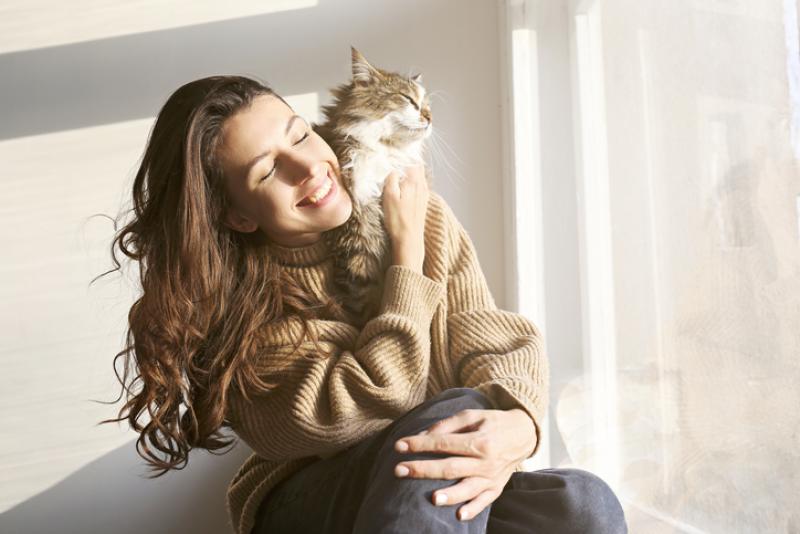 woman-hugging-cat