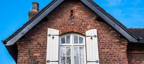 red-brick-victorian-building