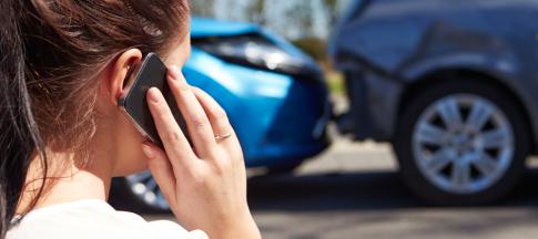 woman-using-her-mobile-phone-after-a-car-accident