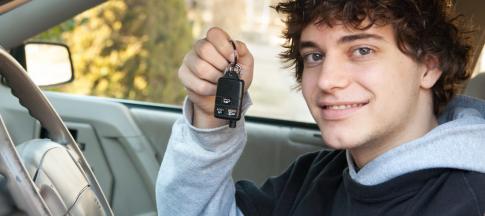 young-driver-holding-car-keys