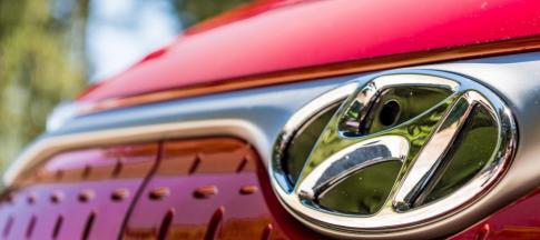 hyundai-badge-close-up