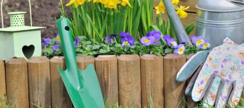 gardening-gloves-and-trowel