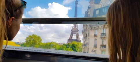 train-past-the-eiffel-tower