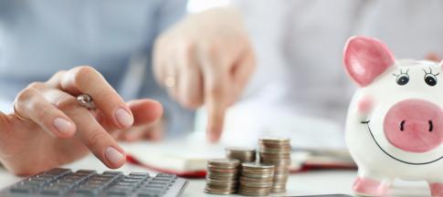 couple-budgeting-expenses