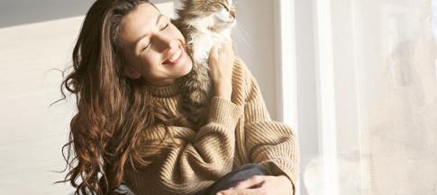 woman-hugging-cat