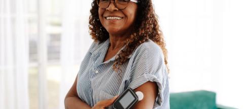 Woman using a flash glucose monitor